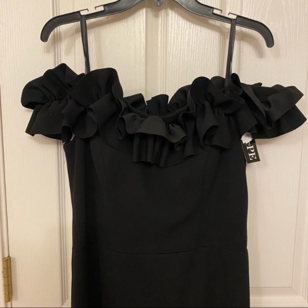 XSCAPE Ruffled Off-The-Shoulder Cap Sleeve Mermaid Crepe Gown in Black Size 6 - Picture 6 of 11